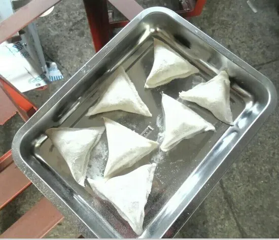 Elektrische kleine automatische Samosa-Garnelen-Pelmeni-Ravioli-Dimsum-Momo-Empanada-Tortellini-Gyoza-Knödelmaschine
